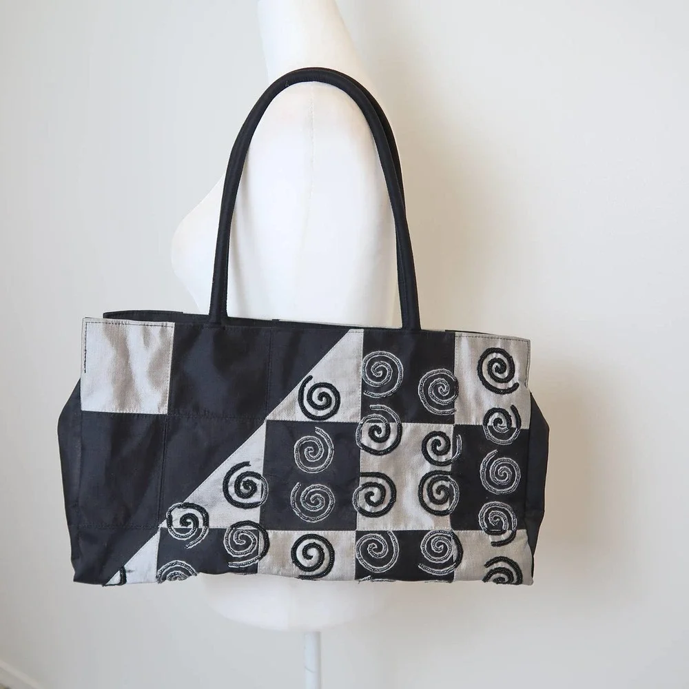 Vintage 90s black and silver grey check and beaded swirl purse - Picture 2 of 8